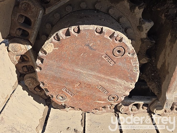 2021-case-cx210-lc-image-29