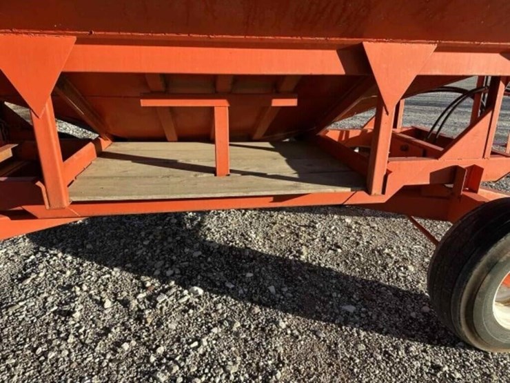 300-bushel-killbros-grain-cart-w/-side-auger-image-11