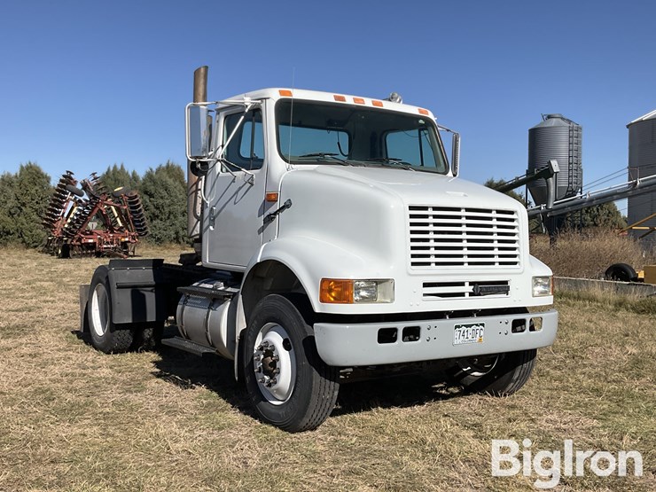 1996-international-8100-image-3