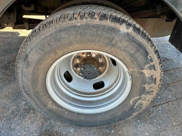 2023-ford-f350-image-21