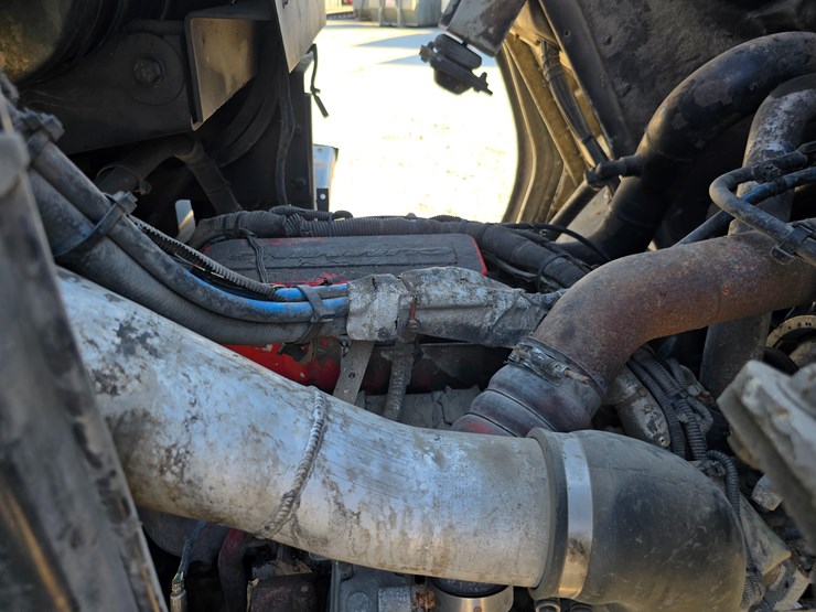 2013-peterbilt-320-image-65