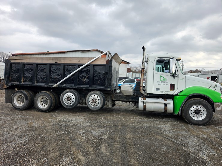freightliner-columbia-120-image-26