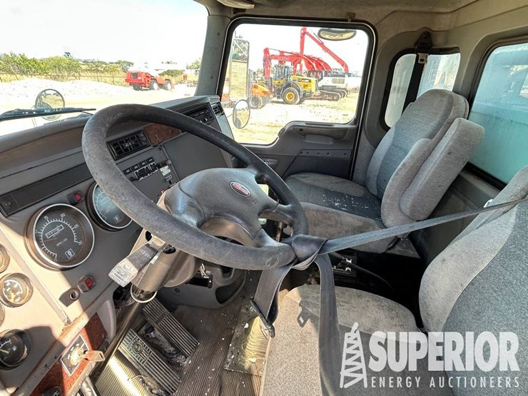 kenworth-t300-image-4