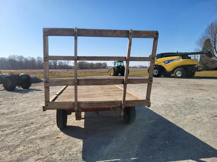 hay-wagon-w/running-gear-image-4