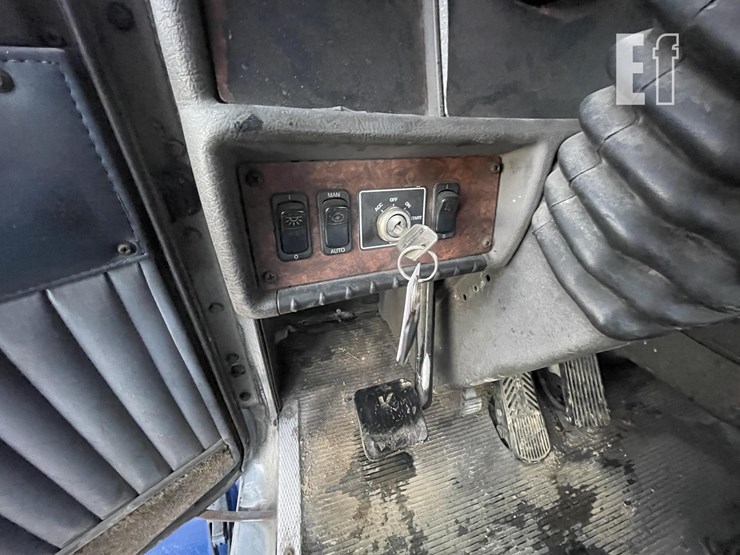 2004-kenworth-t800-image-16