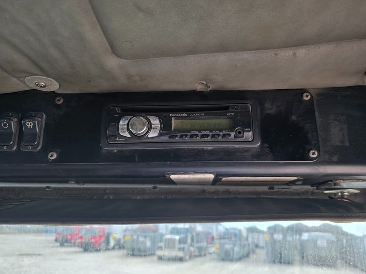 2003-peterbilt-320-image-70