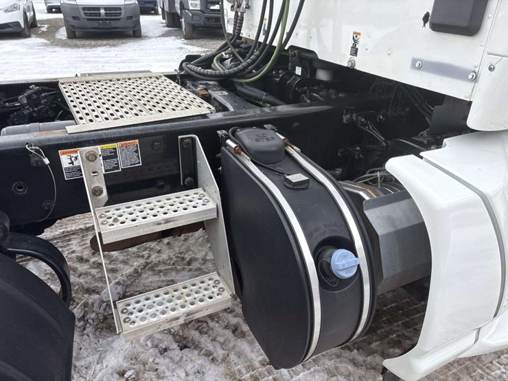 2018-kenworth-t680-image-13