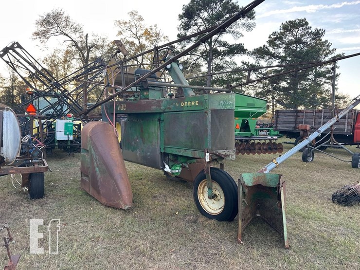 john-deere-700-image-1