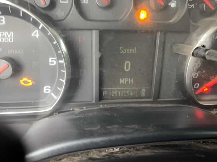 2016-chevrolet-2500hd-image-18