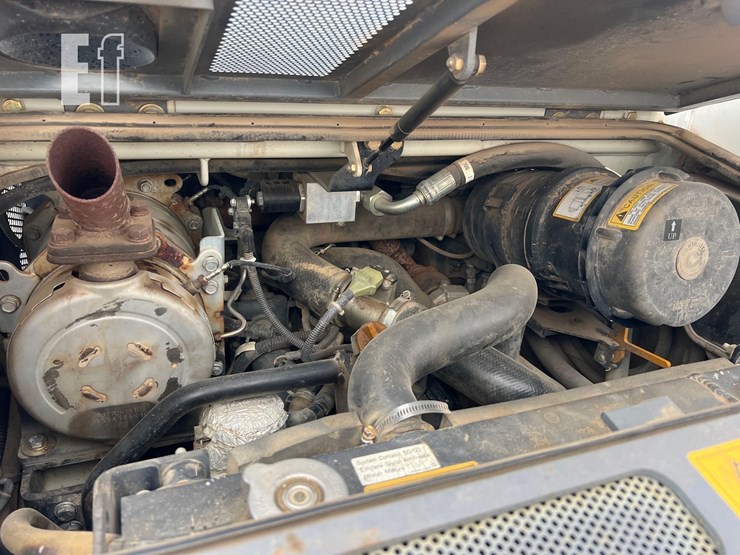 2019-takeuchi-tl8-image-16