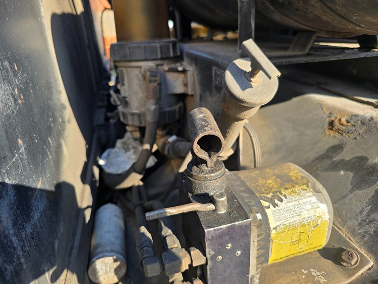 2001-peterbilt-320-image-20