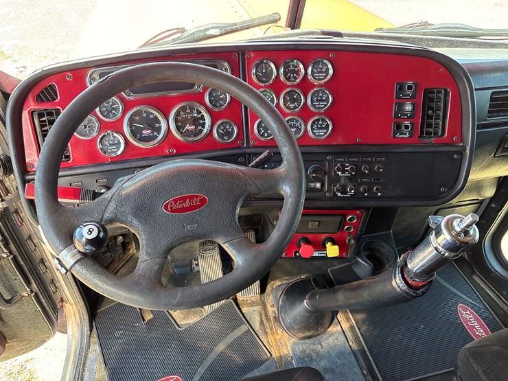 2002-peterbilt-379-image-18