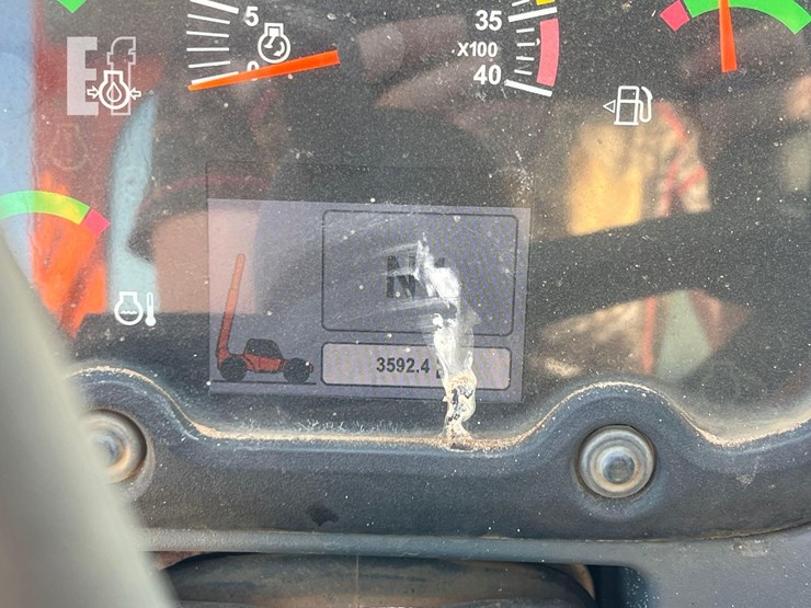 2018-jlg-742-image-28