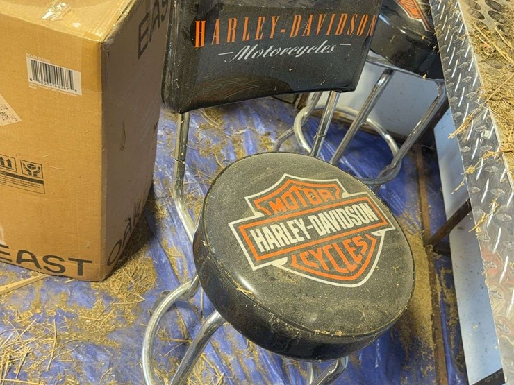 harley-davidson-patio-bar,-diamond-plate-with-barstools-image-2