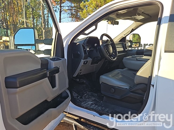 ford-f350-xl-image-26