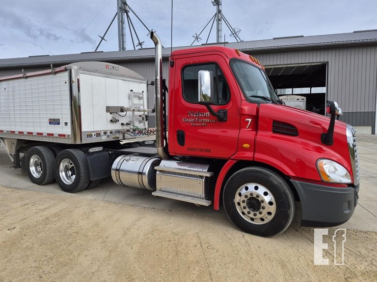 2018-freightliner-cascadia-113-image-4