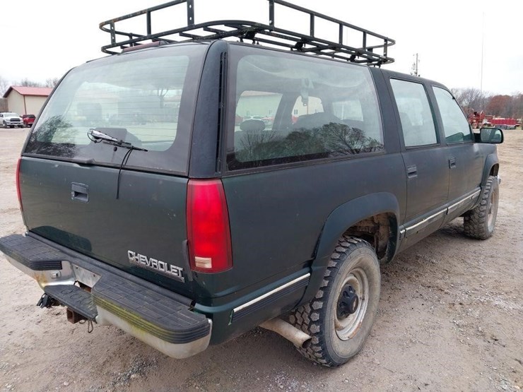 chevrolet-suburban-image-5