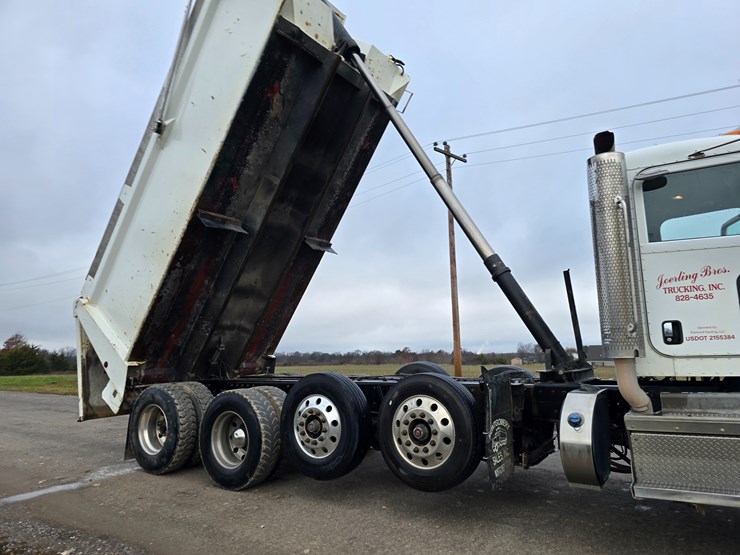 peterbilt-367-image-76