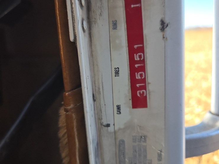 1988-freightliner-day-cab-semi-image-54