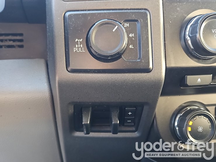 ford-f350-xl-image-36