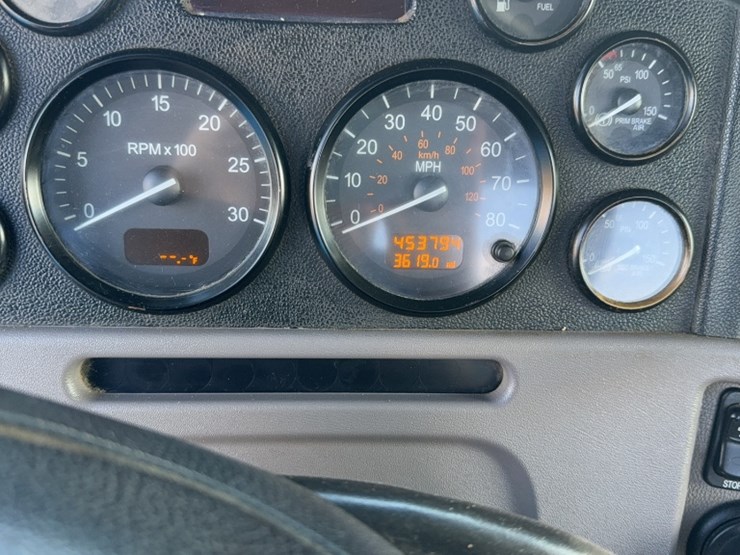 2018-peterbilt-389-image-18