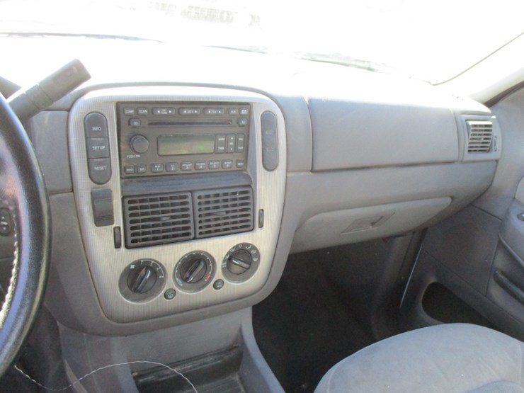 ford-explorer-xlt-image-10