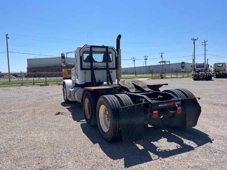 2012-peterbilt-388-image-7