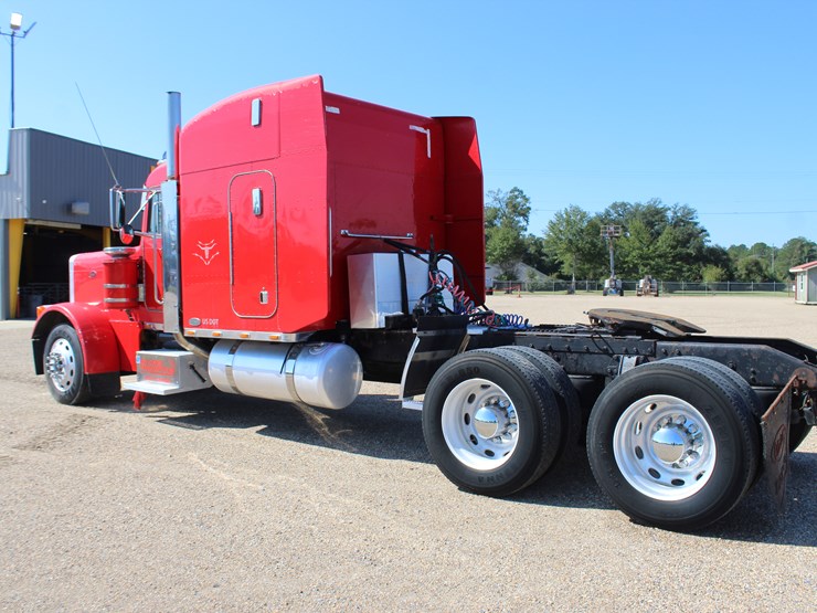 2002-peterbilt-379-image-4