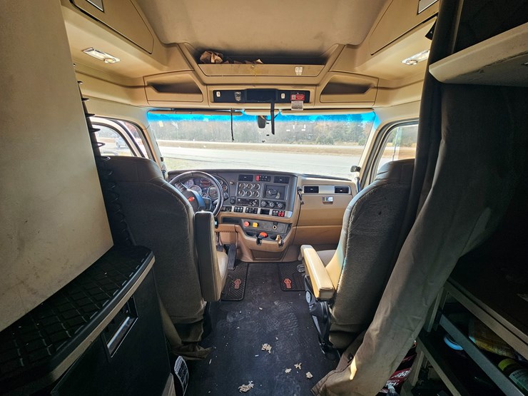 2021-kenworth-t680-image-62