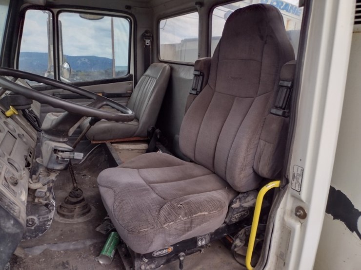 freightliner-fl60-image-13