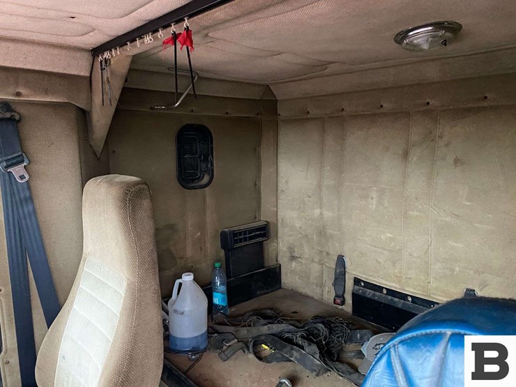 1993-freightliner-fld120-image-59