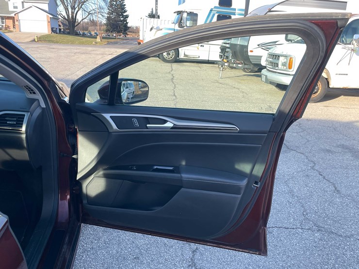 #1388-•-2015-ford-fusion-(has-wi-title)-(of)-image-48