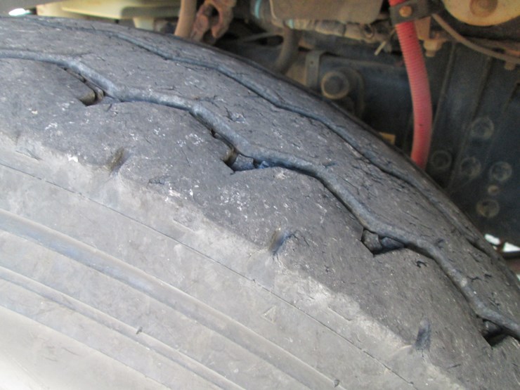 2016-freightliner-108sd-image-17