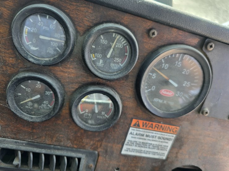 2003-peterbilt-320-image-60