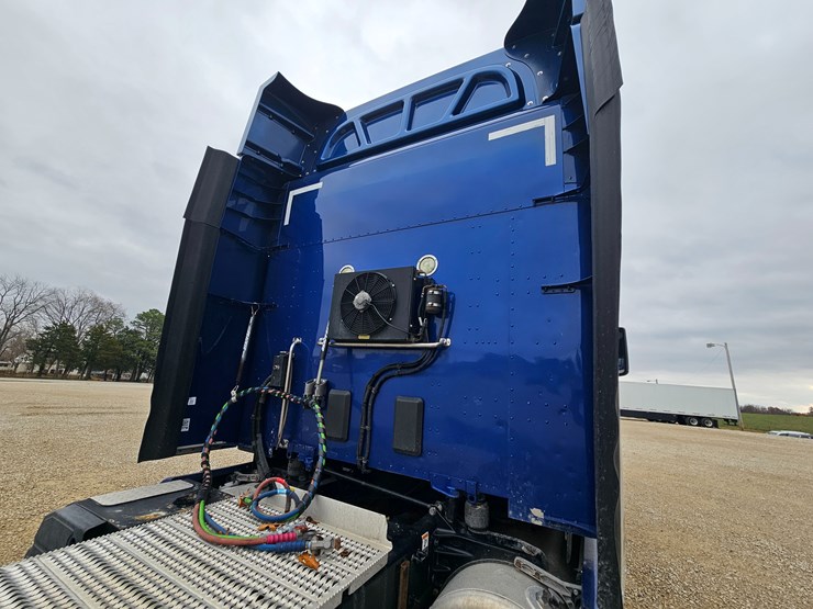 peterbilt-579-image-96