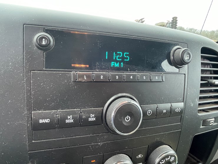 2013-chevrolet-1500-image-45