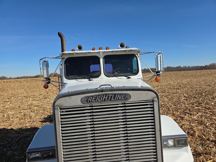 1988-freightliner-day-cab-semi-image-4
