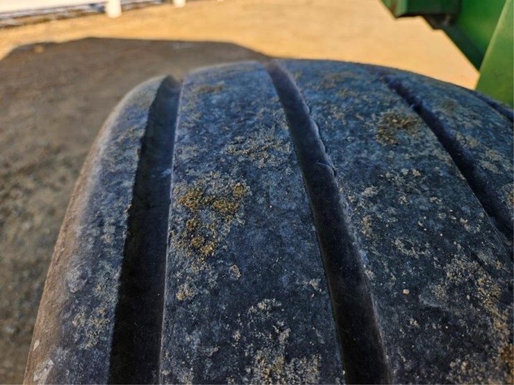 john-deere-566-image-38