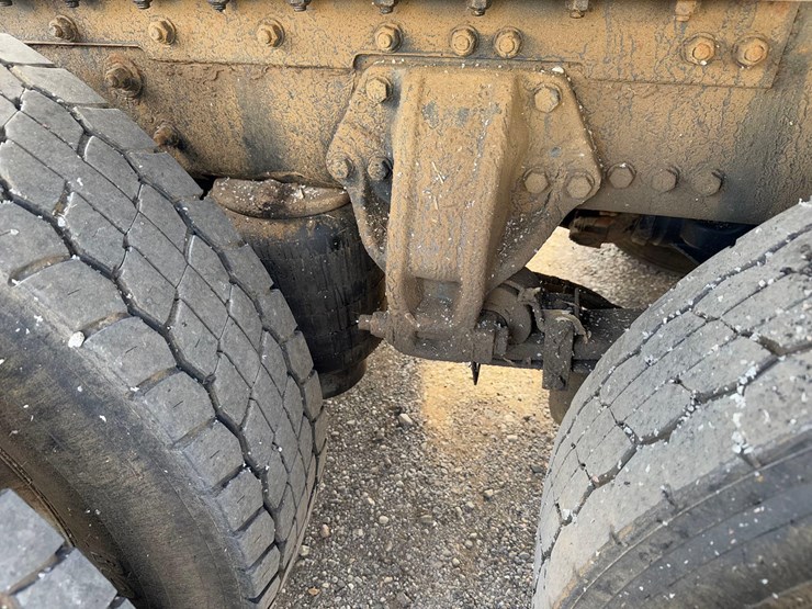 2016-kenworth-t880-image-15