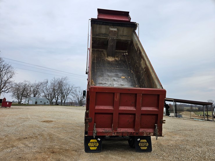 freightliner-122sd-image-35