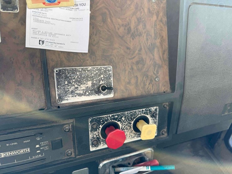 1992-kenworth-t400-image-11