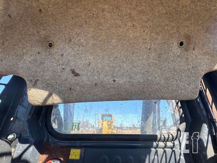 2017-deere-323e-image-30