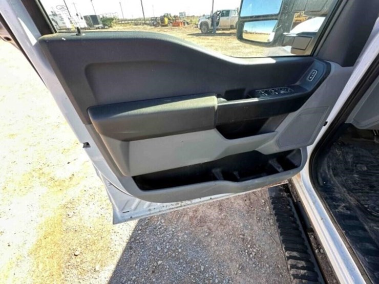 2024-ford-f350dually-1-ton-image-34