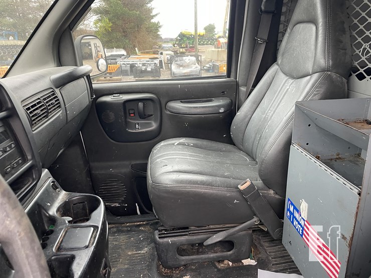 2002-chevrolet-express-2500-image-19