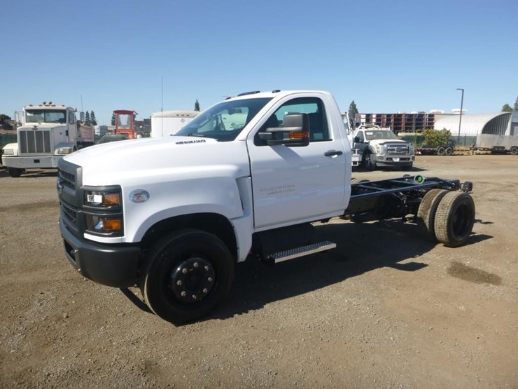 chevrolet-silverado-5500hd-image-1