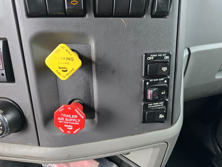 2017-peterbilt-579-image-81