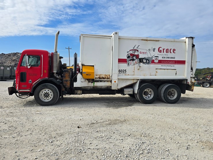 2005-peterbilt-320-image-6