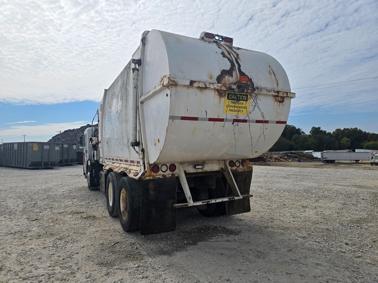 2003-peterbilt-320-image-16