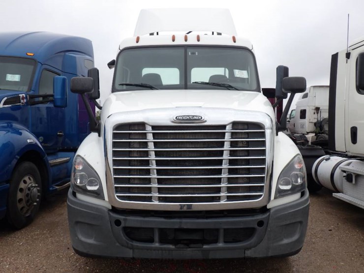 2018-freightliner-cascadia-125-image-2