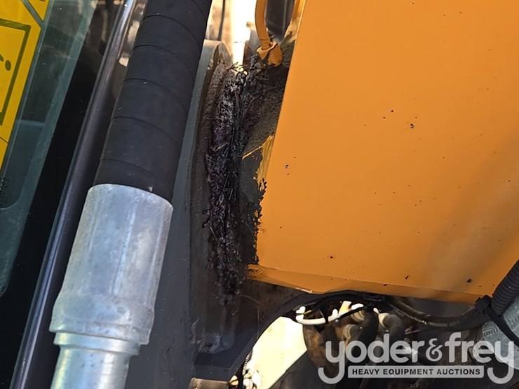 2021-case-cx210-lc-image-90